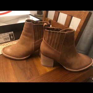 New with box Blondo waterproof booties